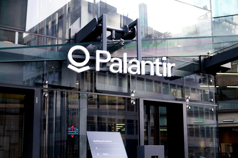 高估值下的硬实力：解析Palantir Technologies与CrowdStrike的增长逻辑与护城河